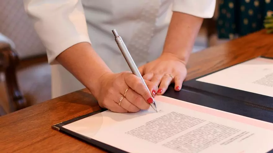 Malas noticias para aquellos que se vayan a casar a partir de este abril: la tasa que ya tienen que pagar tras la ley del Gobierno
