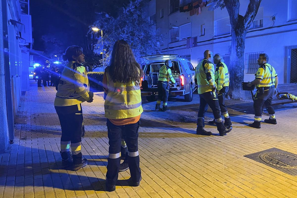 Investigan la muerte de una mujer apuñalada en la escalera de un edificio de viviendas de Madrid