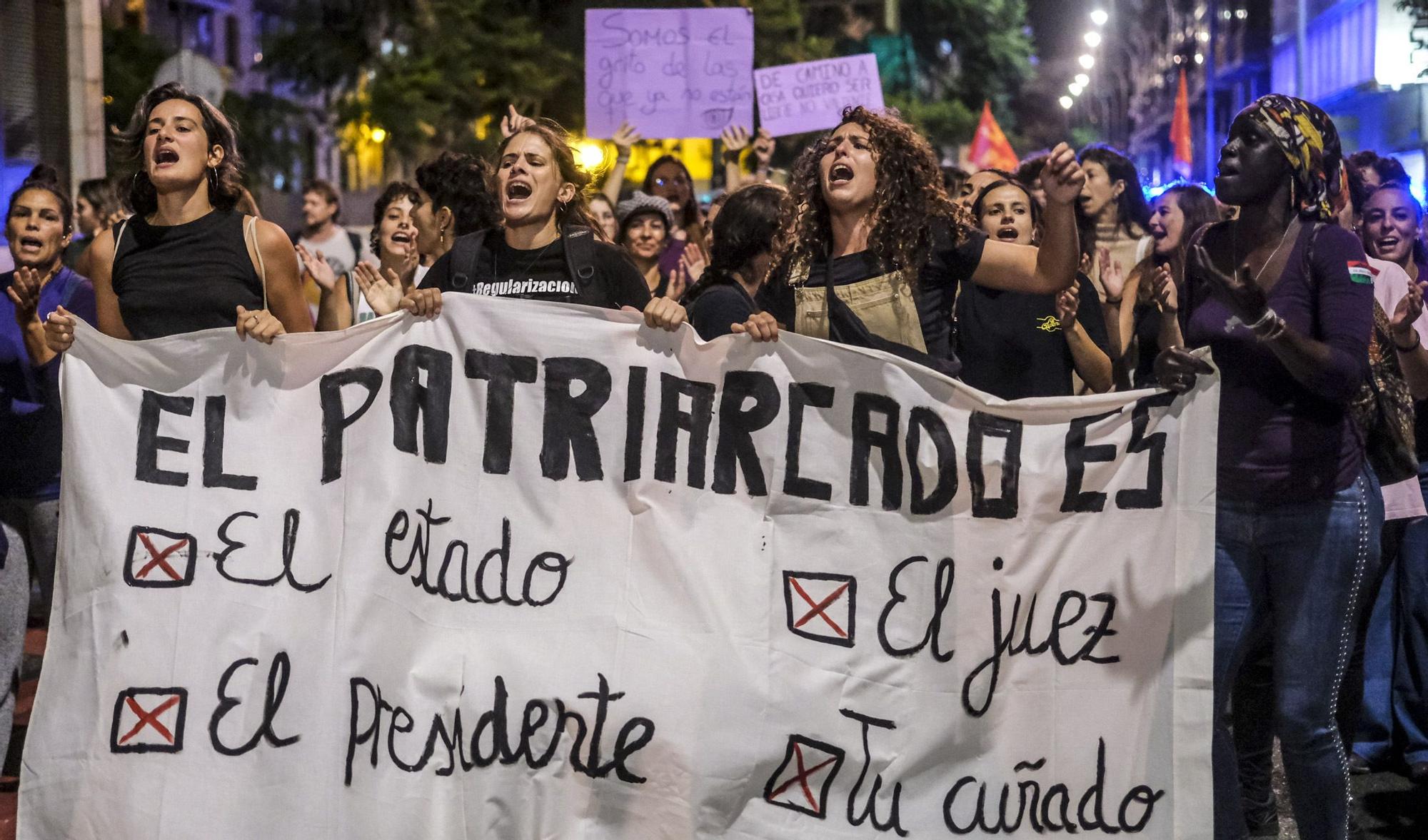 Manifestación por el Día Internacional de la Eliminación de la Violencia contra las Mujeres