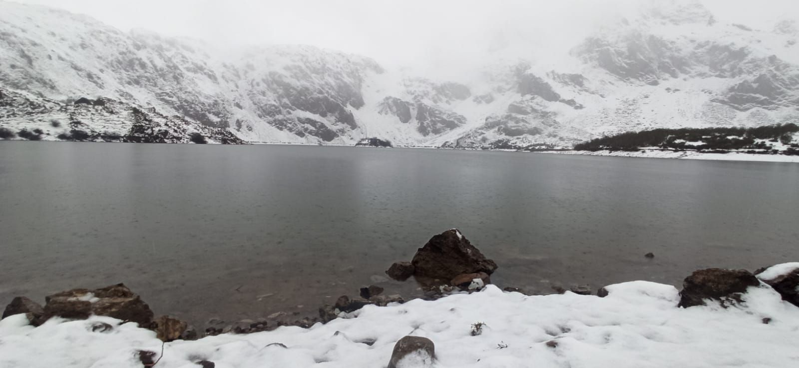 EN IMÁGENES: El temporal en Asturias deja las primeras inundaciones por las lluvias, incidencias en los trenes y vuelos suspendidos