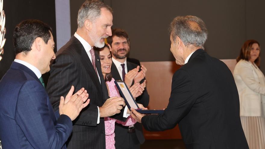 Los Reyes entregan la Medalla de Oro al mérito en las Bellas Artes a Pedro Cano