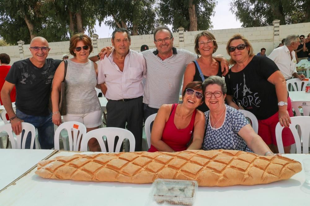 Los vecinos participan en el tercer concurso municipal de paellas