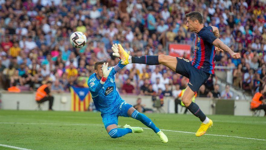 Lewandowski anota el primer gol del Barça ante el Valladolid.