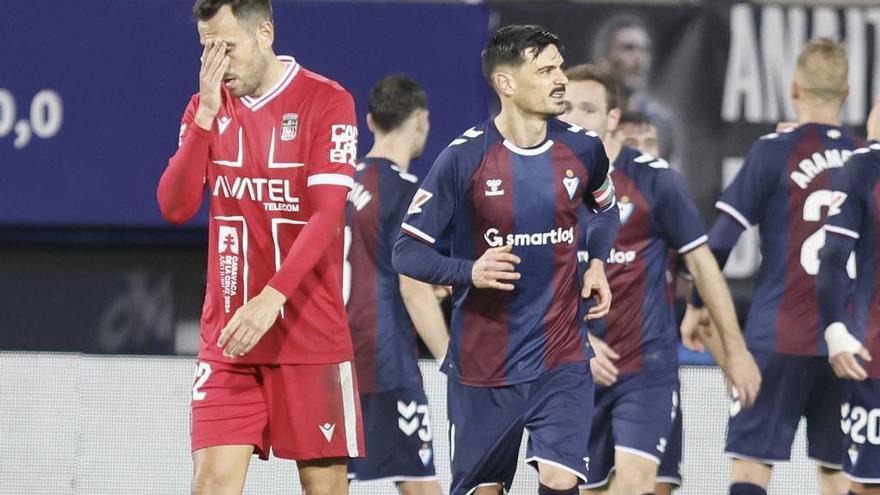 El FC Cartagena vuelve a caer tras plantar batalla en Ipurúa (1-0)