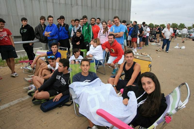 Largas colas ante El Arcángel para conseguir los abonos de la temporada