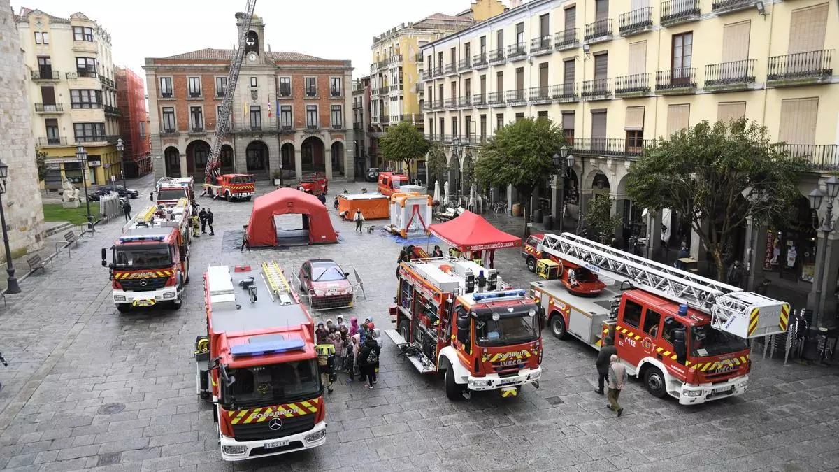 Los bomberos “conquistan” la Plaza Mayor