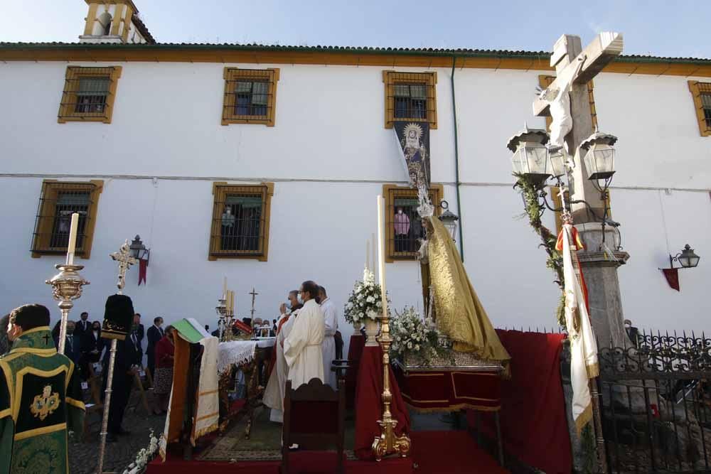 La Virgen de la Paz vuelve a su plaza de Capuchinos