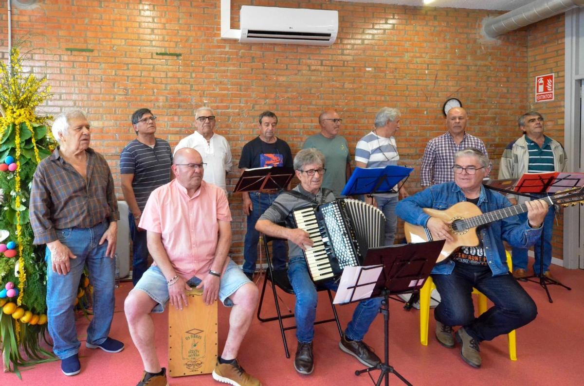 La celebración del Día de la Madre en la sede de la ludoteca Vellos Tempos.