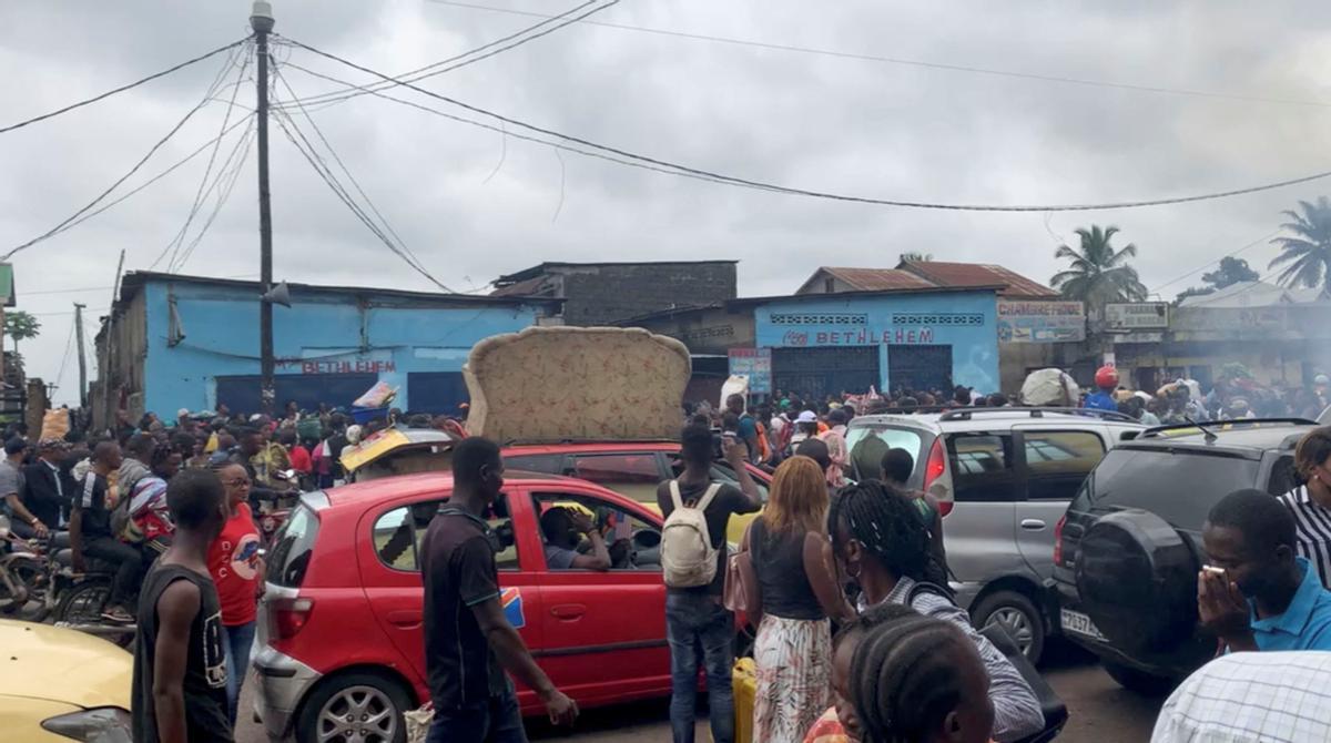 Moren electrocutades 26 persones al despenjar-se un cable d’alta tensió en un mercat de Kinshasa