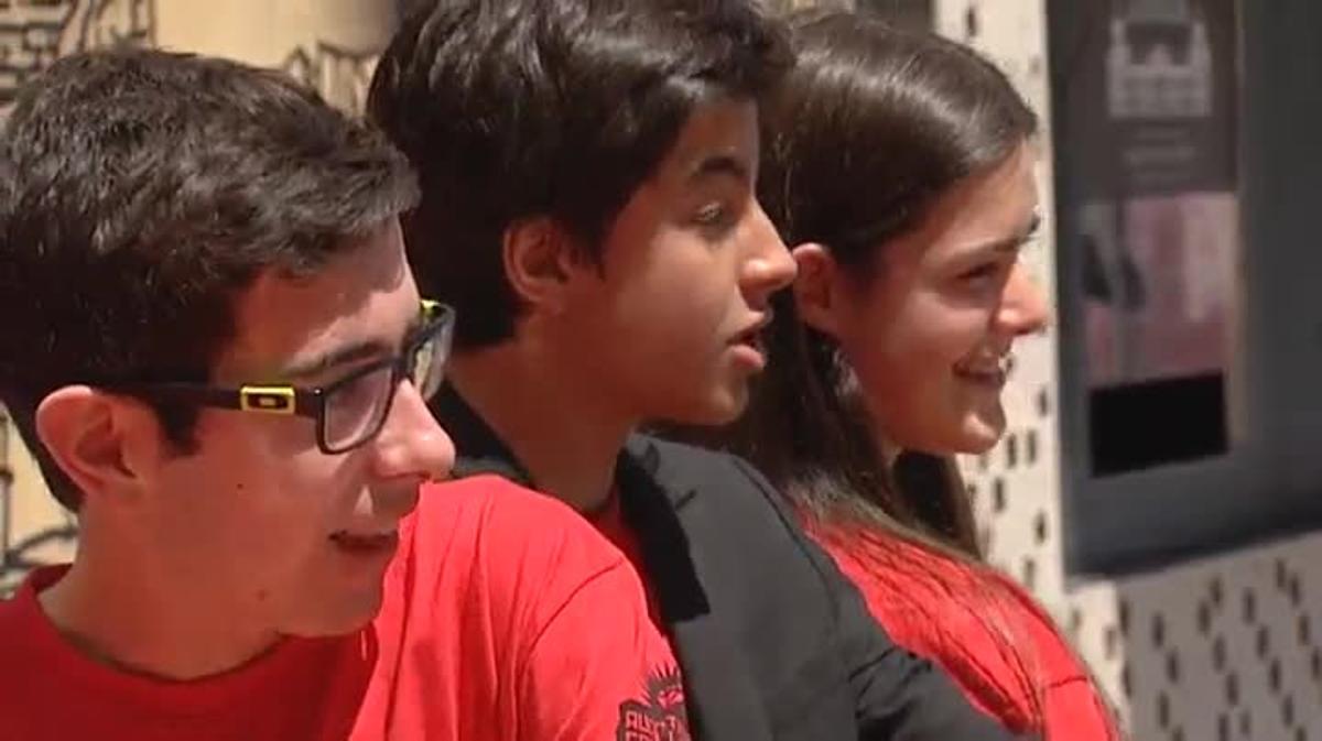 Els tres alumnes que han guanyat un viatge a Silicon Valley.