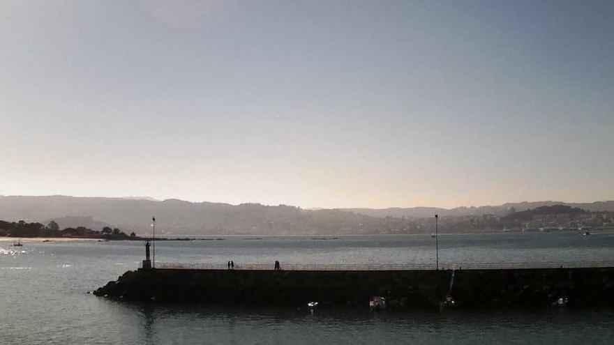 Vista de Vigo desde Cangas esta mañana. // MG