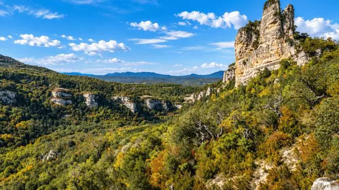 La ruta de senderismo perfecta para un fin de semana en octubre atraviesa 3.500 hectáreas de robledales