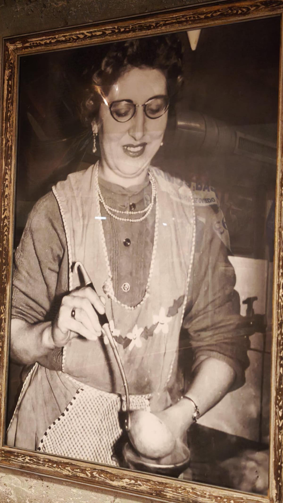 Laura González, la guisandera que echó a andar la cocina del Ferroviario, en los años sesenta.