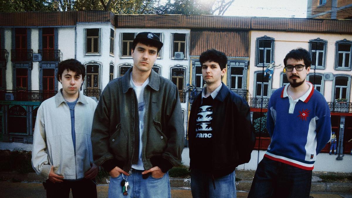 Integrantes de la banda de rock Niños Raros.