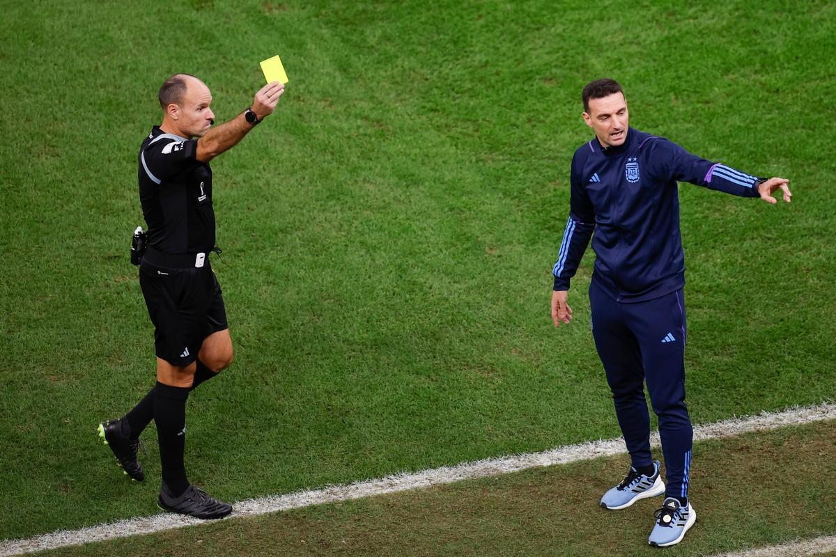 Así fue el show de Mateu Lahoz: amarillas por doquier y charlas interminables