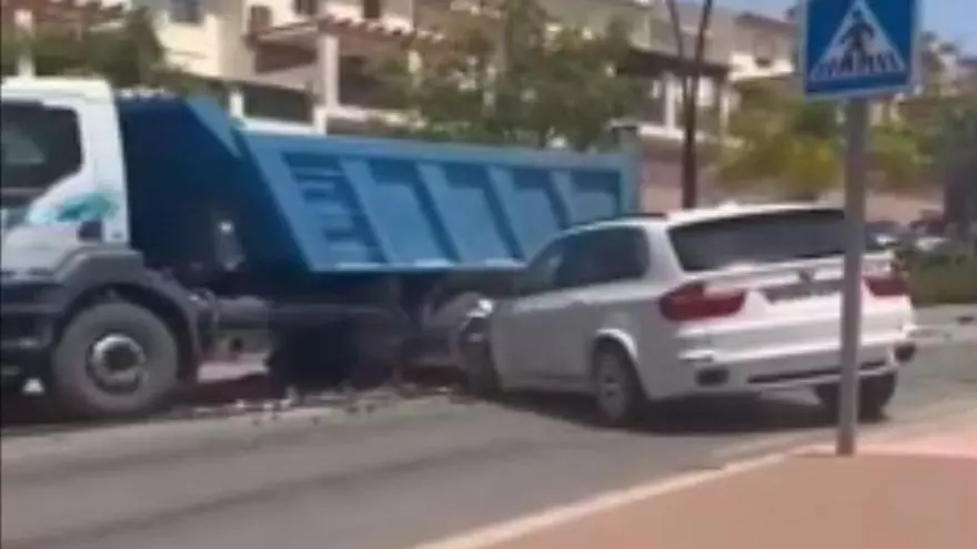 Llamativo accidente en Coín de un vehículo con droga