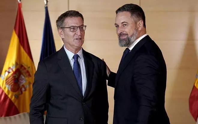 Feijóo asume su debilidad parlamentaria y normaliza la relación con la ultraderecha de Vox