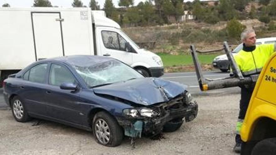 Estat del cotxe accidentat a Callús.