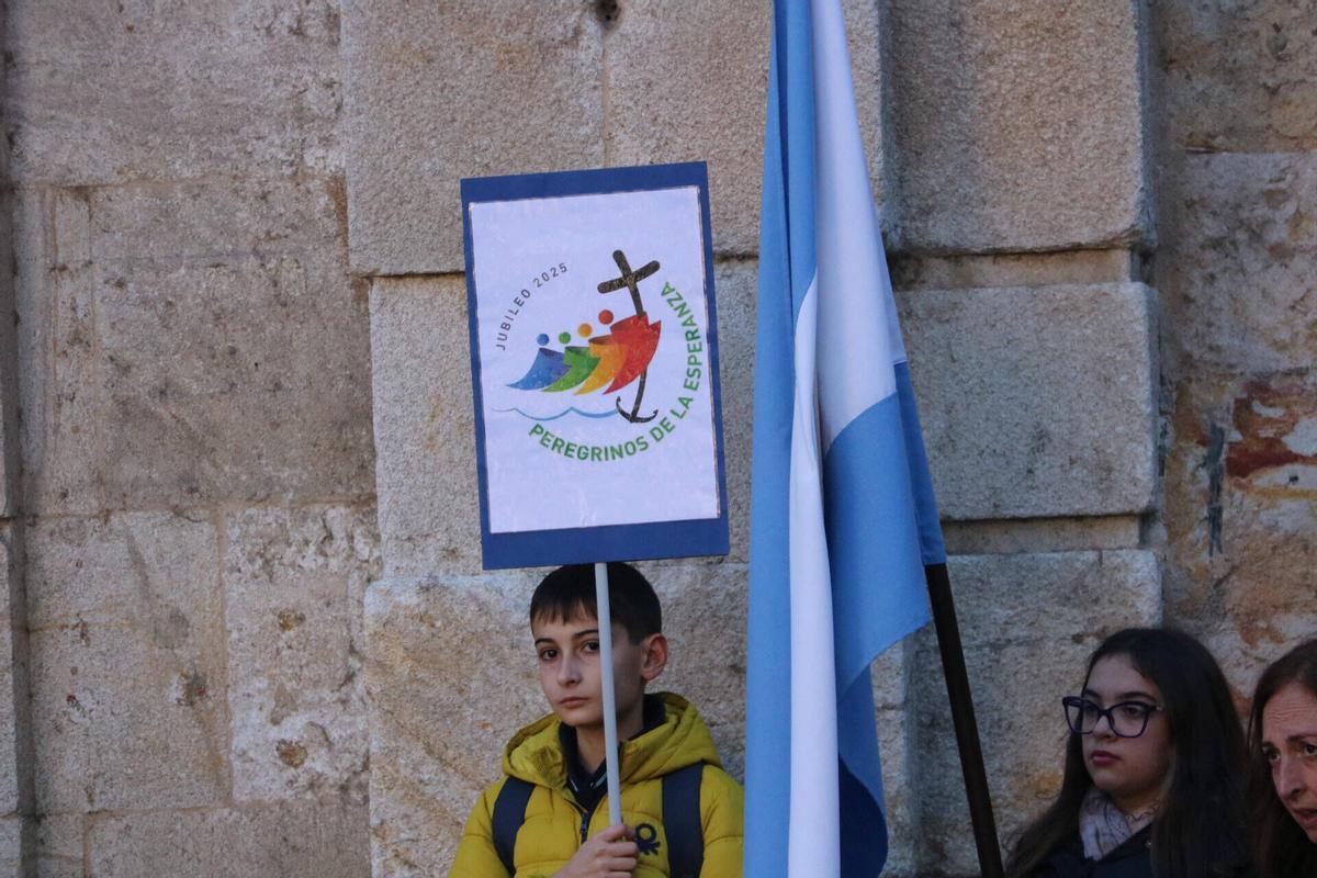 Procesión por la festividad de la Niña María del Colegio Nuestra Señora del Rocío Amor de Dios. Desde la Plaza Viriato hasta San Ildefonso