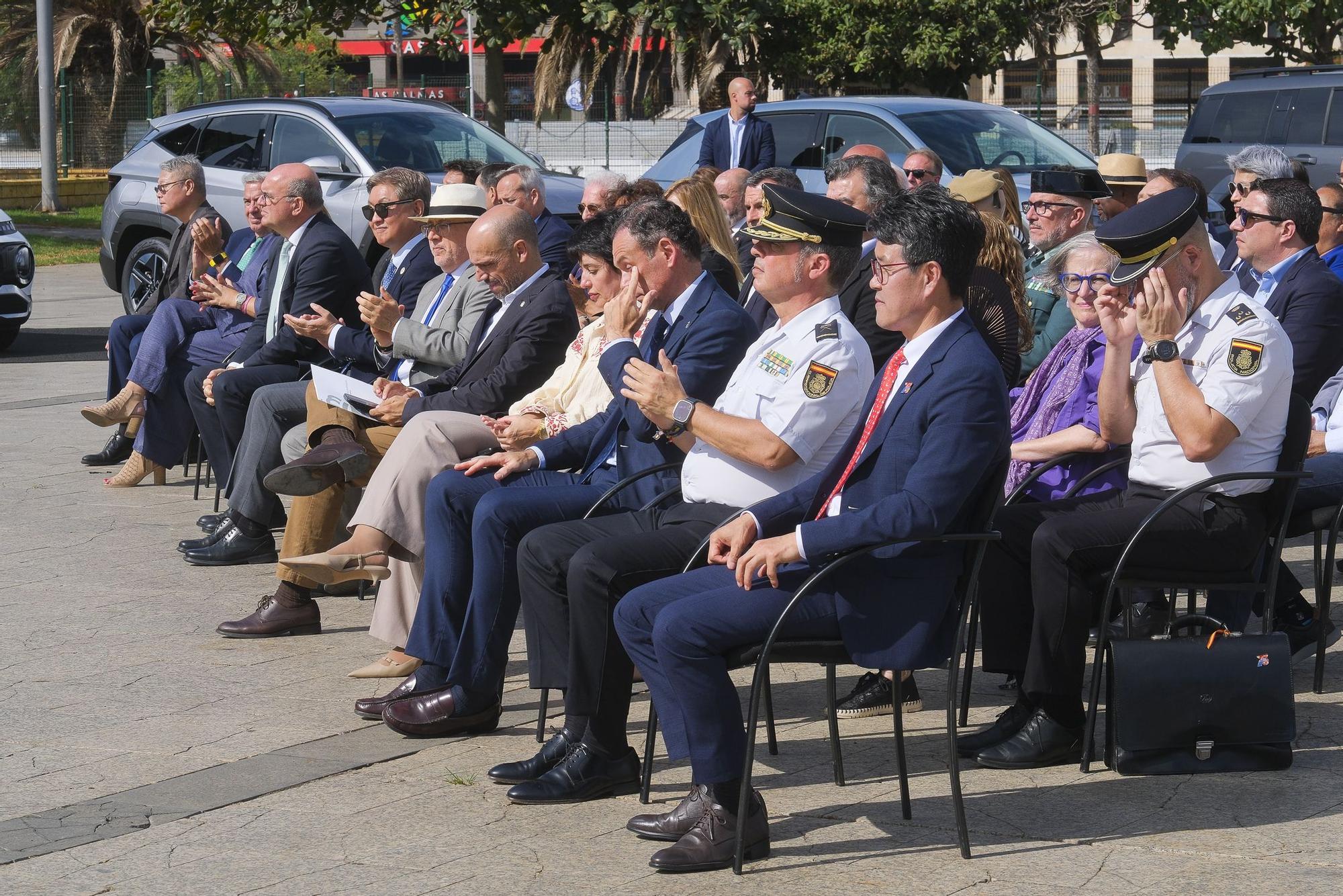 Inauguración del 'Greetingman'