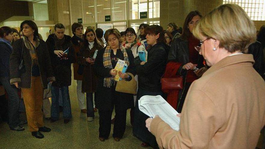 Críticas a la falta de plazas para médicos en las oposiciones