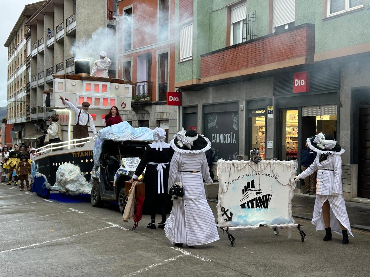 EN IMÁGENES: Salas celebra su carnaval por todo lo alto con 200 personas y 45 inscripciones