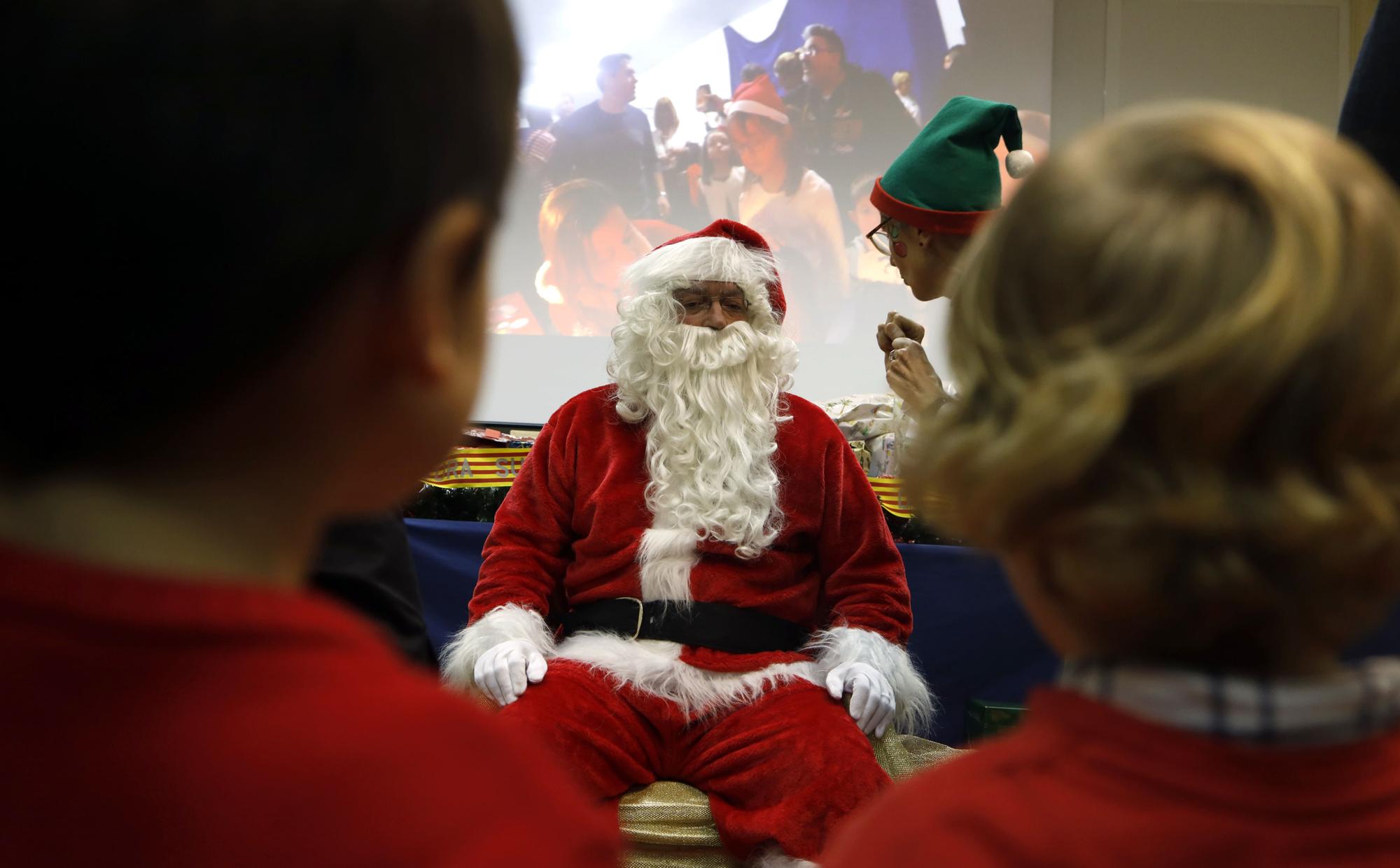 Papá Noel visita a los hijos de los agentes de Policía Nacional de Aragón