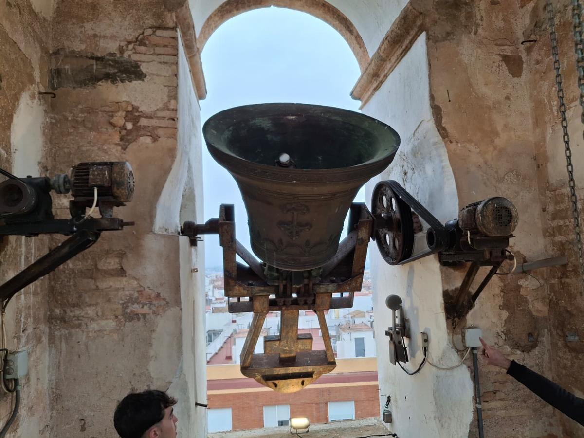 Las imágenes de un día histórico en Dénia: las campanas bajan del cielo