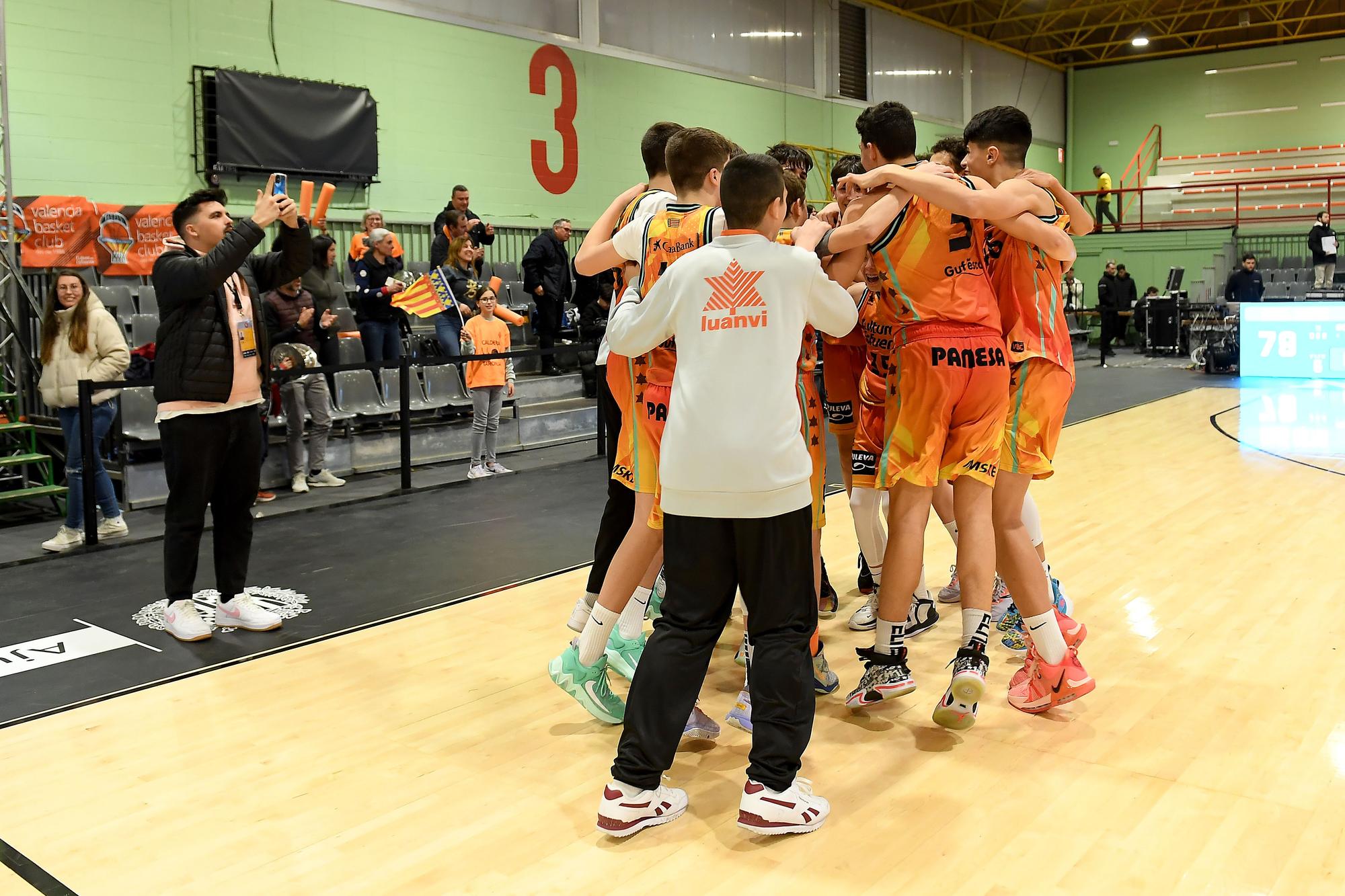 Victoria emocionante del infantil A masculino de Valencia Basket  en el arranque de la Minicopa Endesa