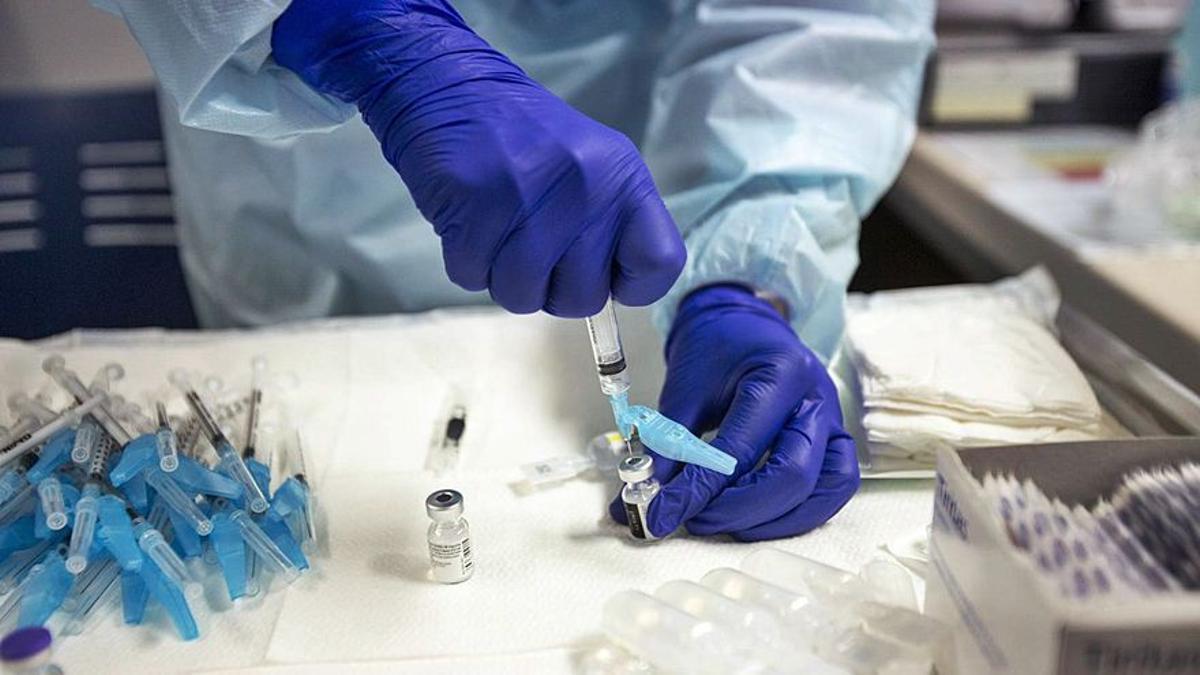 Más de 460.000 valencianos se inmunizan con la vacuna o al superar el coronavirus