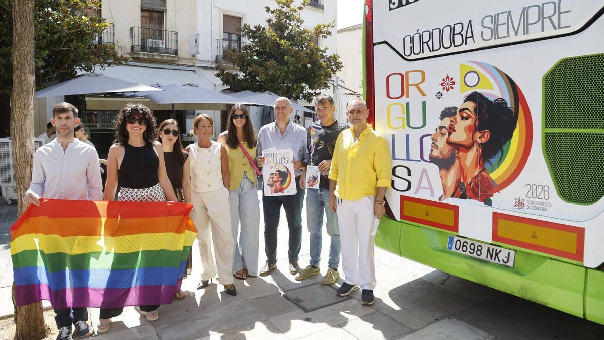 Lectura del manifiesto a las puertas del Ayuntamiento.
