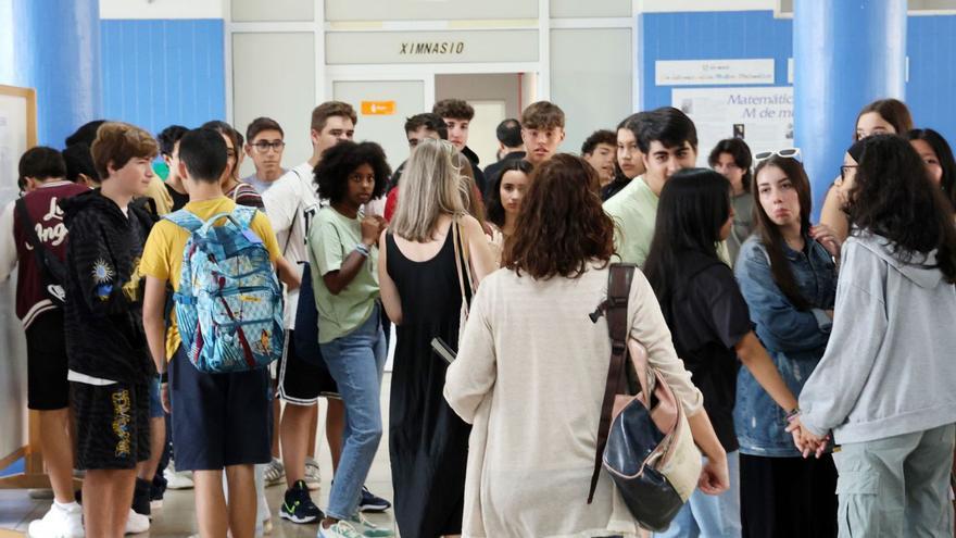 Los institutos salen a la caza de alumnos de otros barrios por la caída de natalidad