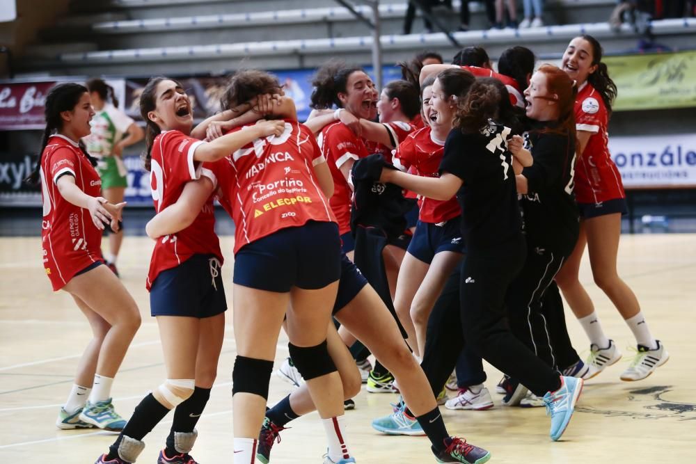 Alegría en las louriñanas, que celebraron el pase a la finalísima por todo lo alto tras eliminar al Gijón.