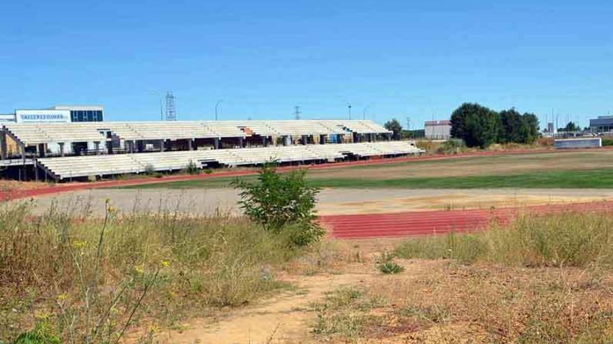 Zona perimetral de las pistas de atletismo de la Ciudad Deportiva.