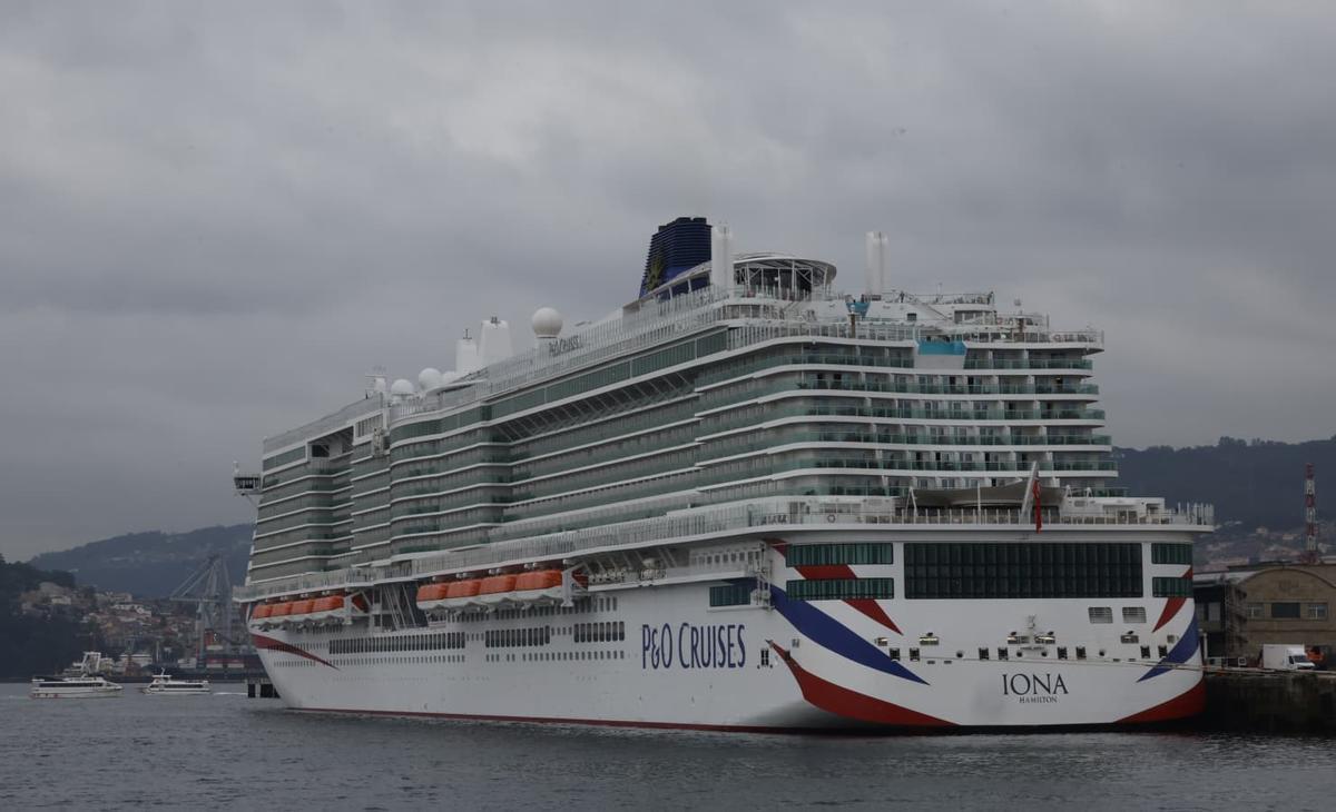 El crucero «Iona» atracado en Vigo.