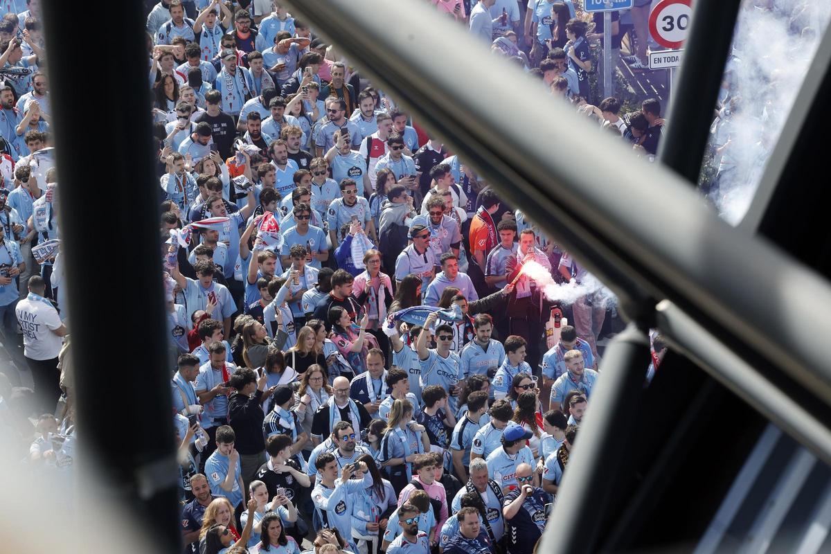 Balaídos se prepara para el Celta-Friburgo: miles de aficionados llegan al estadio en la previa