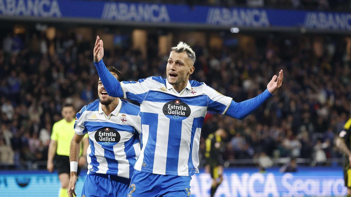 Stoichkov celebra su gol ante el Zaragoza