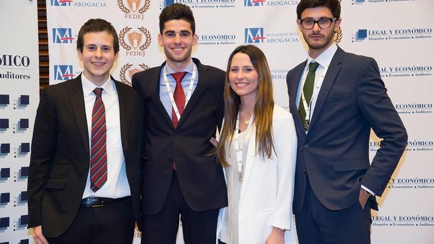 Cuatro estudiantes de la UMA, ganadores en la liga nacional de debate jurídico