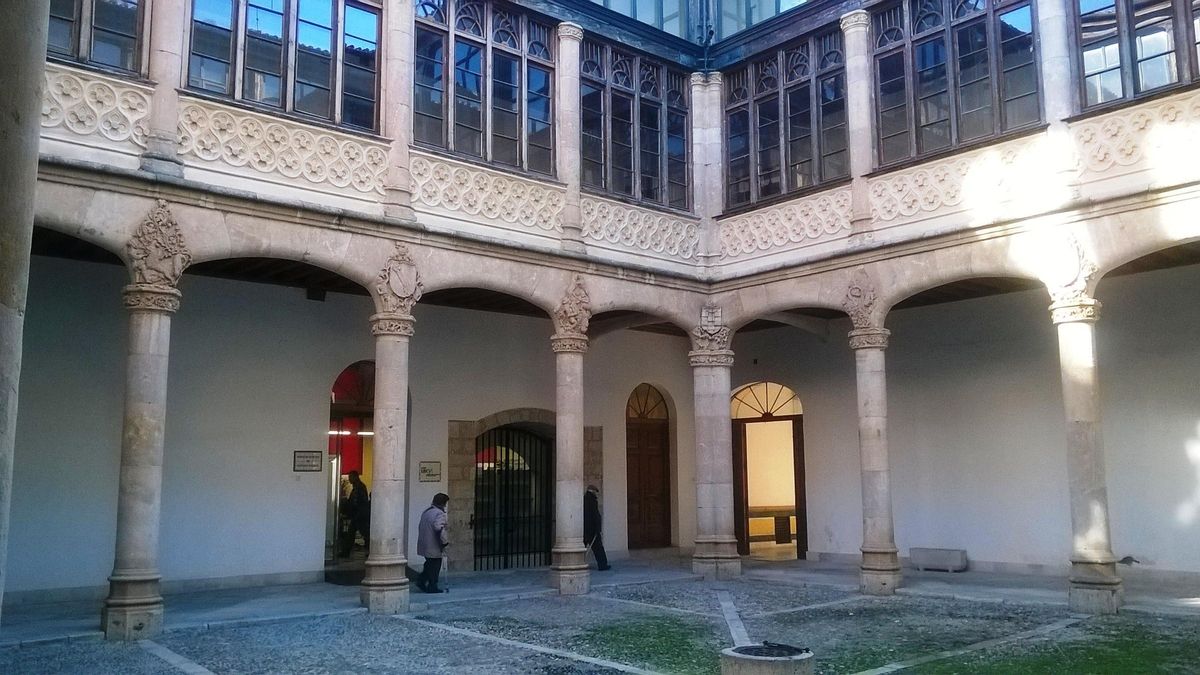 Patio del palacio de los Condes de Requena, en el que opera el servicio del Ecyl de Toro