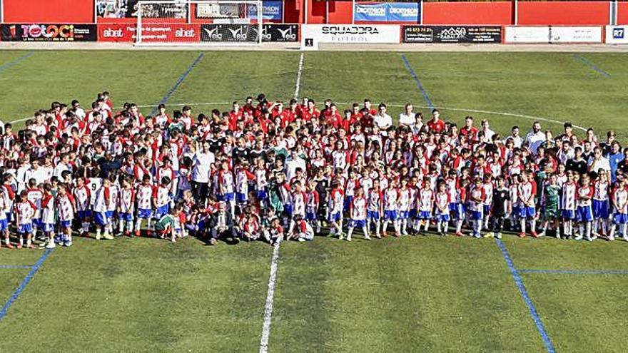 Plantilles del primer equip i el futbol base del CE Manresa en la presentació d&#039;aquesta temporada 2019-20 al Nou Estadi del Congost