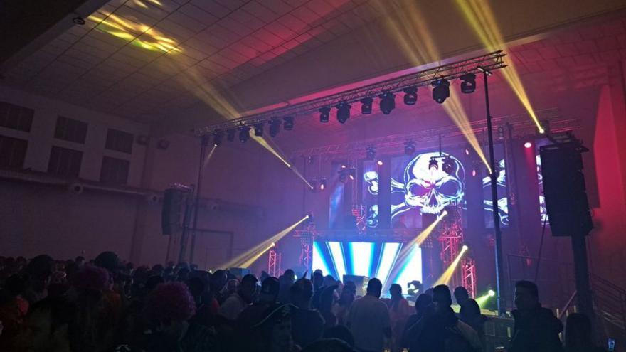 Ramsés López hizo bailar a La Muela en la disco móvil. |
