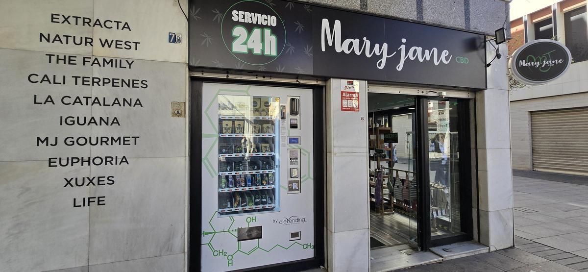 La máquina expendedora ubicada en la calle Juan Carlos I en Badajoz.