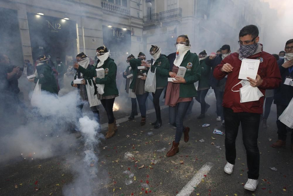 Miles de falleros en la primera ''despertà''