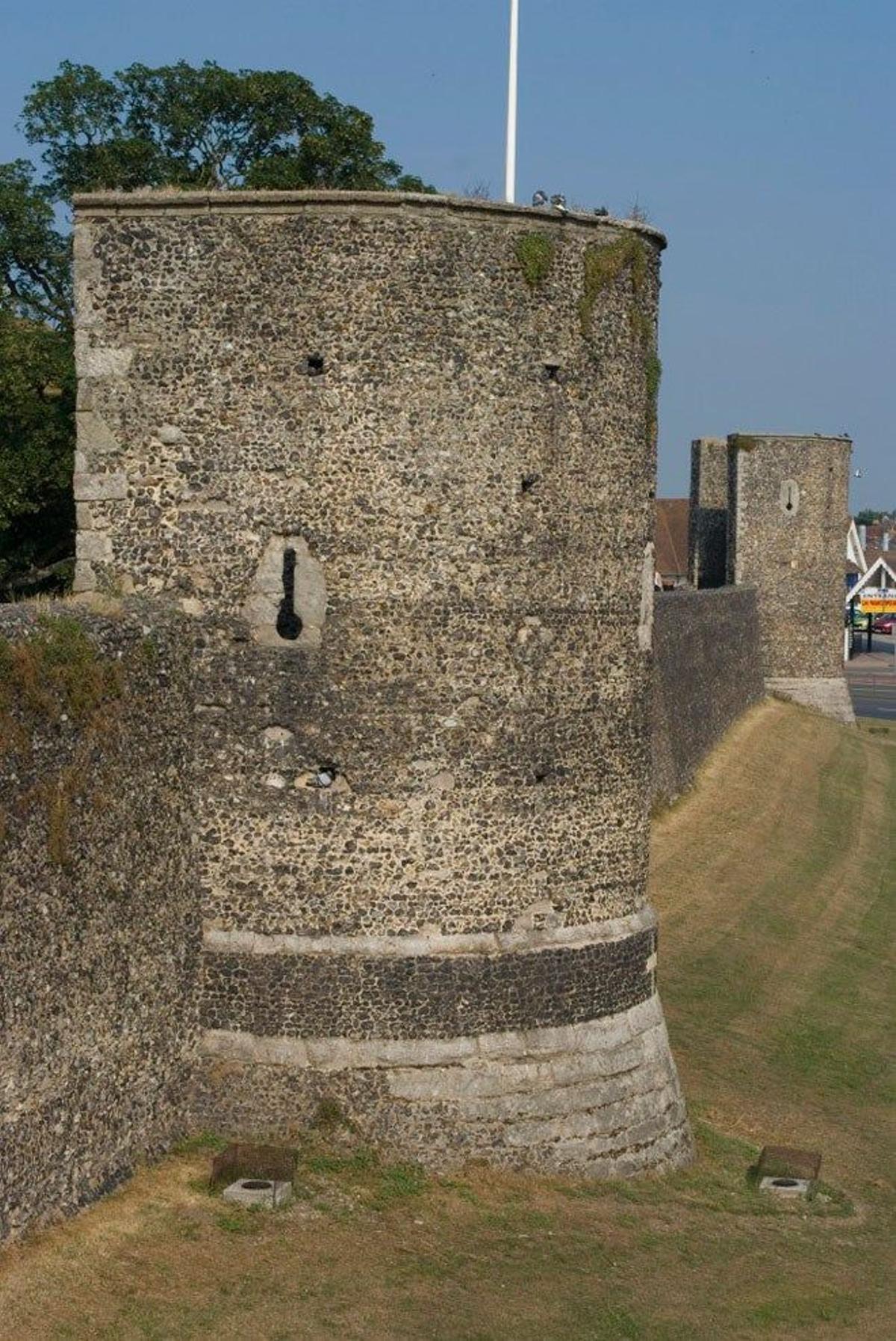 Los restos de la muralla de Canterbury (Inglaterra) datan del siglo XIV.