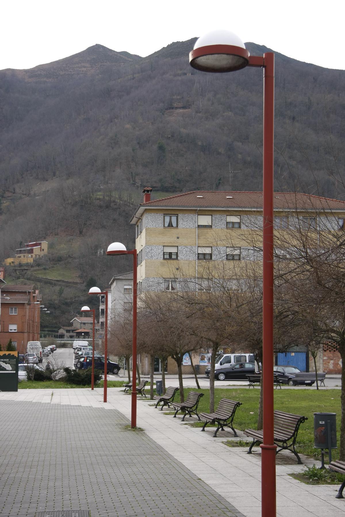 Farolas en Laviana, en una imagen de archivo.