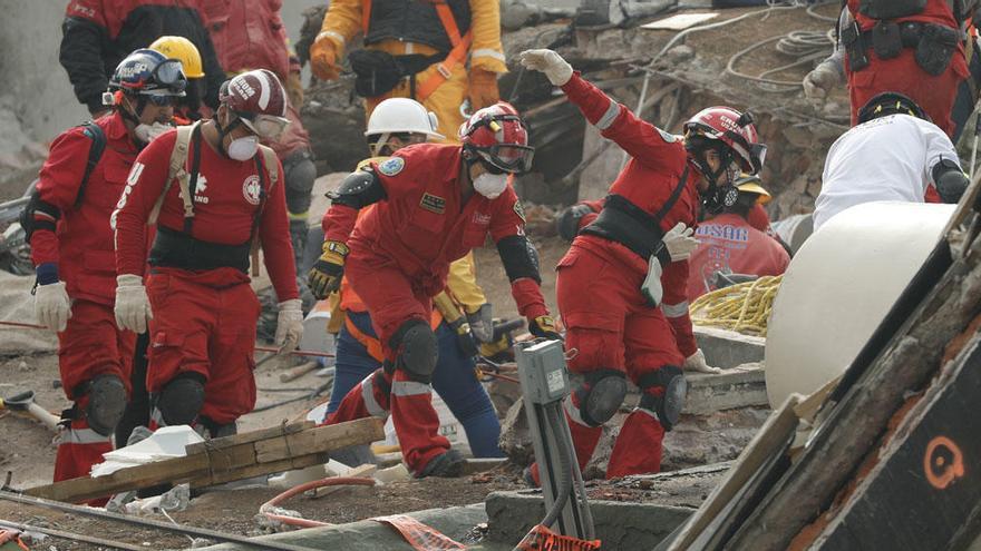 Miembros del operativo de la UME desplazado a México.