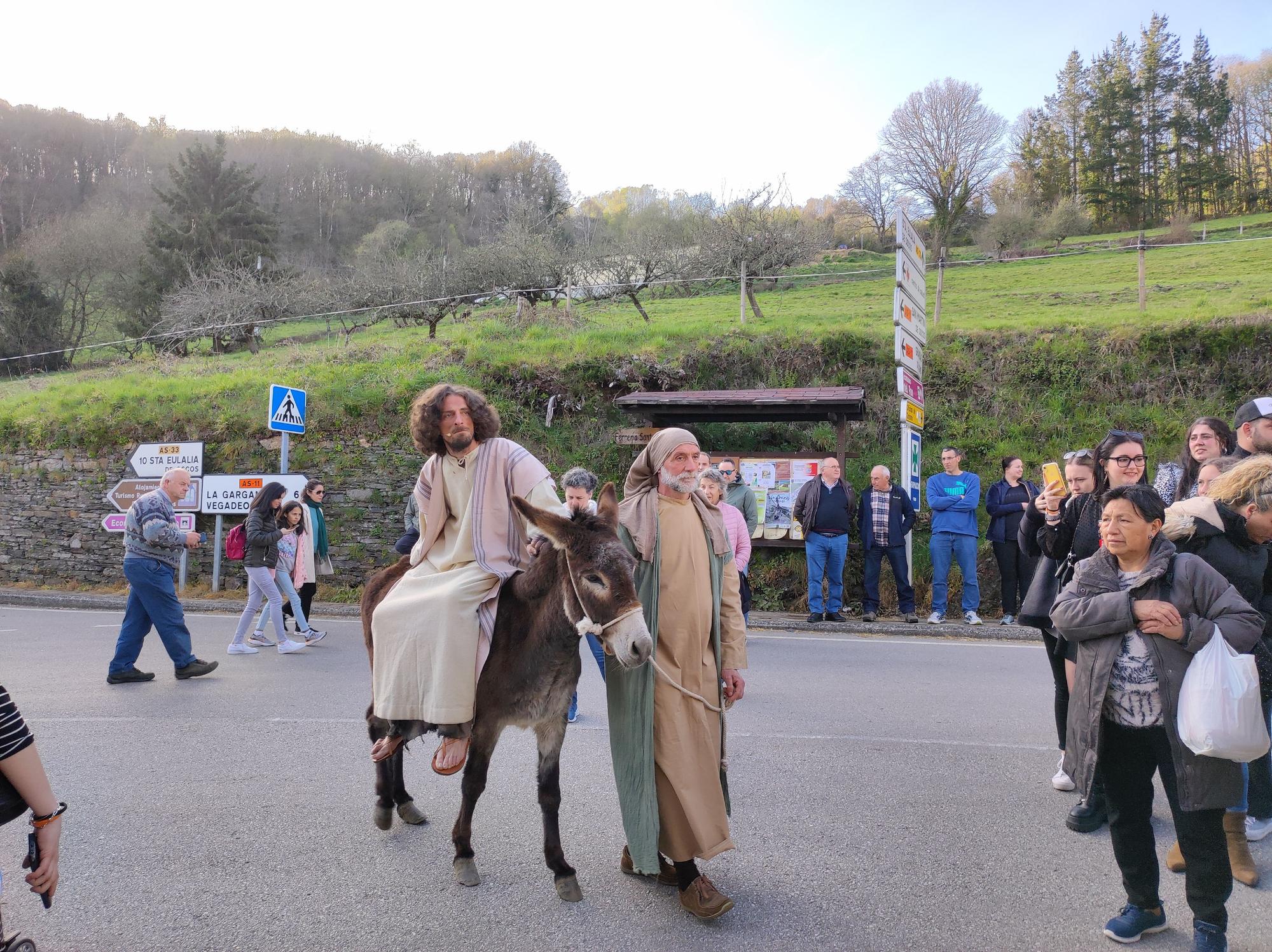 Así es el espectacular vía crucis viviente de Villanueva de Oscos