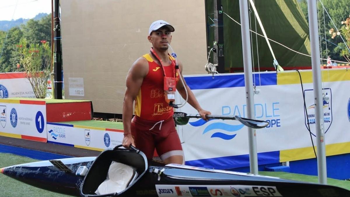Izan Aliaga, en un porteo durante la prueba.