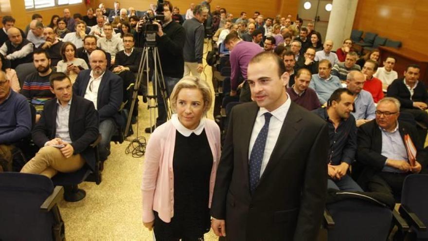 Martínez-Cachá y Federico García, durante la reunión que mantuvieron con alcaldes y ediles.