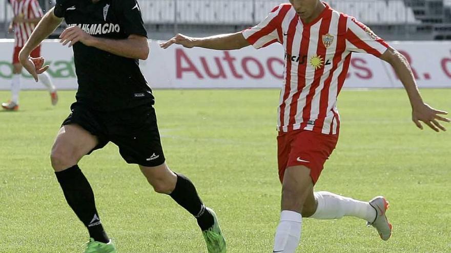 Miguel Guirao, en un partido con el Almería B esta temporada.